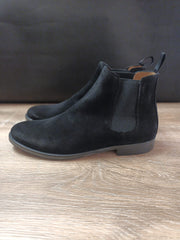 Chelsea Boots in Black Suede