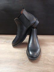 Chelsea Boots in Black